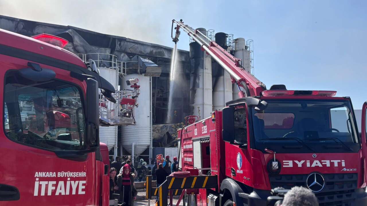 Boya fabrikasında yangın! 1 teknisyen hayatını kaybetti 3